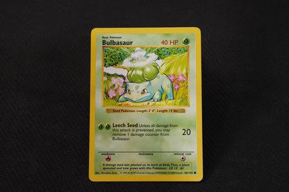 Bulbasaur 44/102 Base Set Shadowless TCG Pokémon Card - Lightly Played